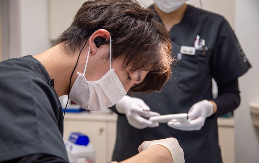 歯科医師とトップ技工士が、 あなただけの笑顔を共創します。